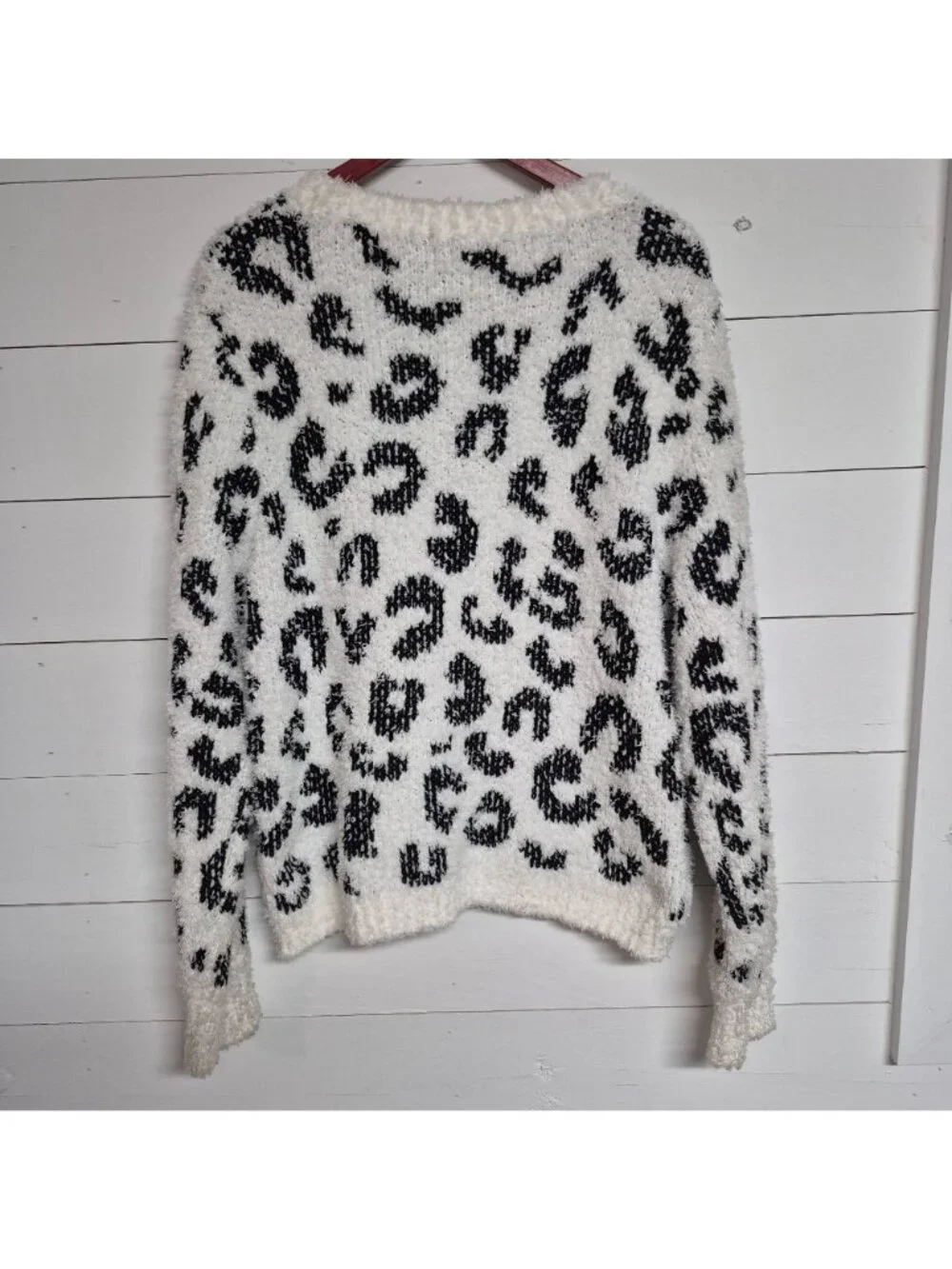 POL Women's Leopard Fuzzy Knit Sweater White & Black Cozy Long Sleeve Size L - Picture 5 of 5